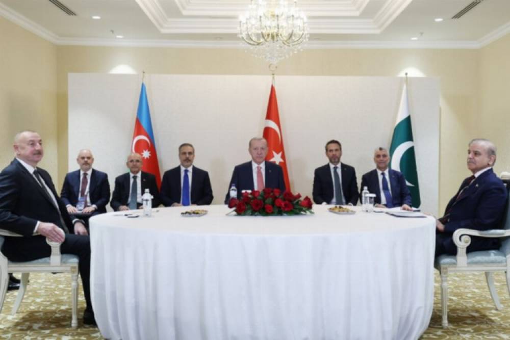 Astana'da üçlü toplantı