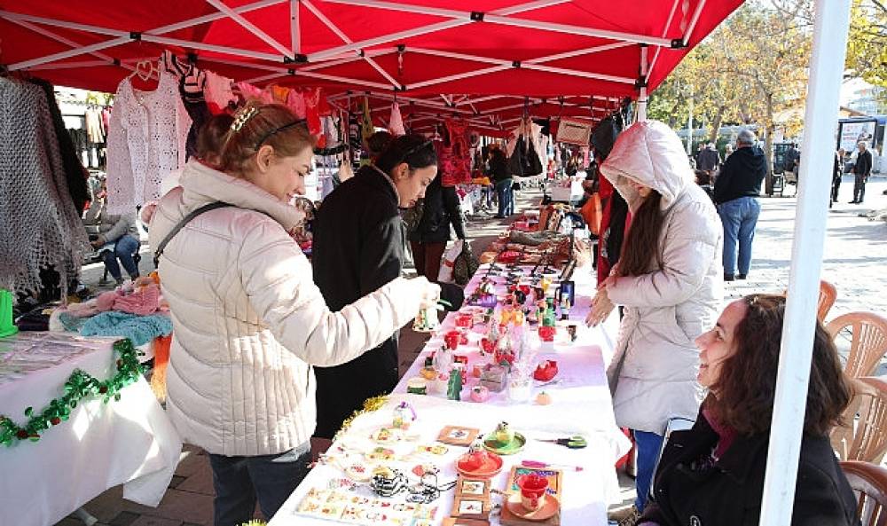 Çiğli'de Yeni Yıl Kermesine Büyük İlgi